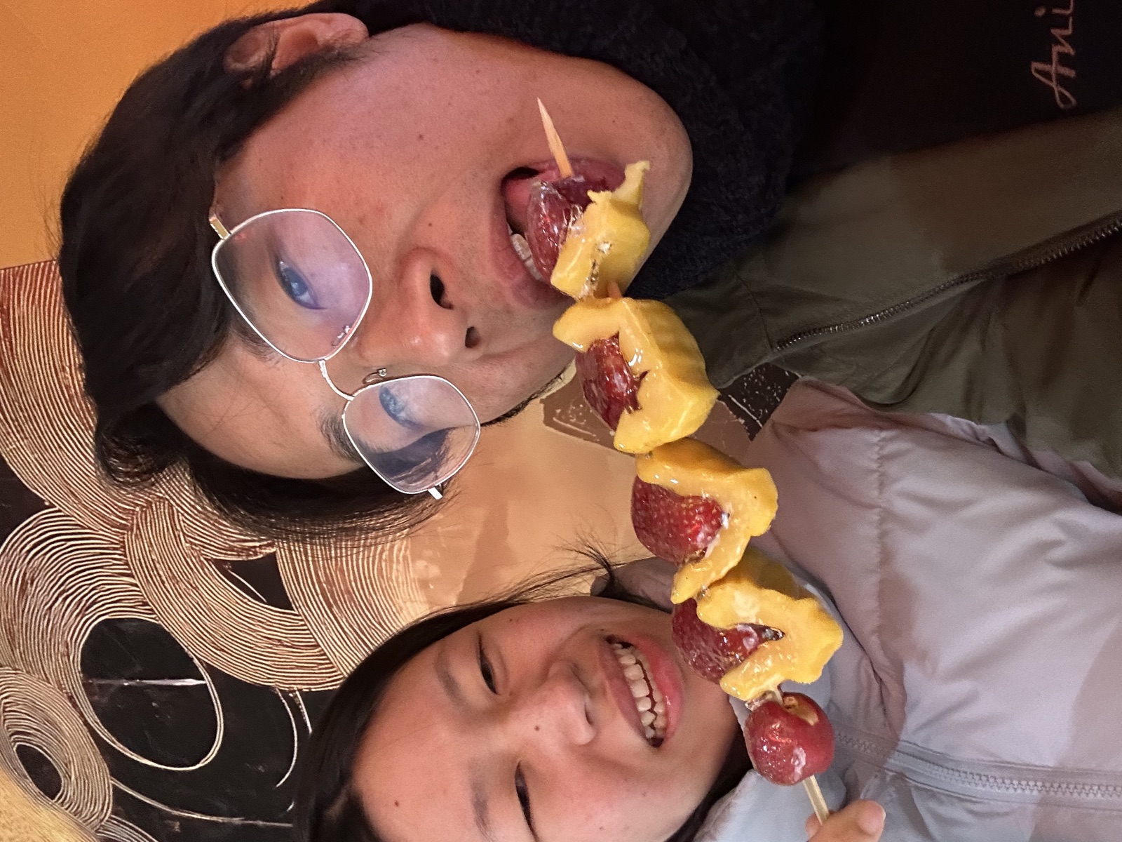 我们一起吃水果时开心的合照
